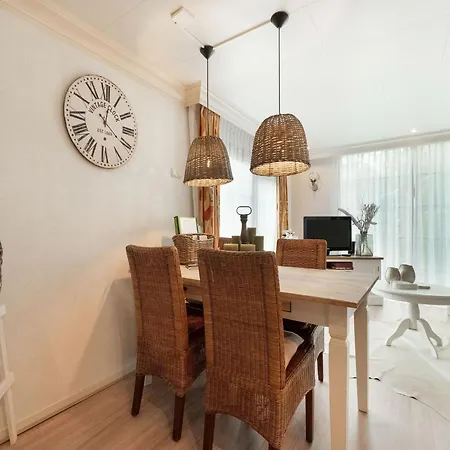 Urbane In With Terrace And Garden *