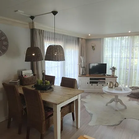 Urbane In With Terrace And Garden بيت للعطل