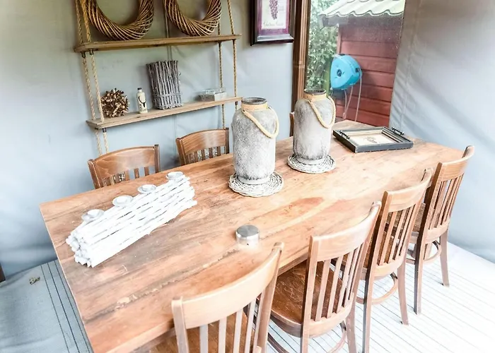 Urbane In With Terrace And Garden