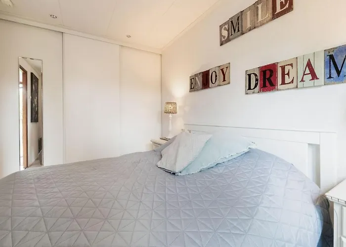 بيت للعطل Urbane In With Terrace And Garden *