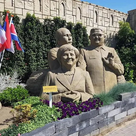 בית נופש Urbane In With Terrace And Garden *