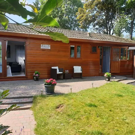 Urbane In With Terrace And Garden בית נופש *