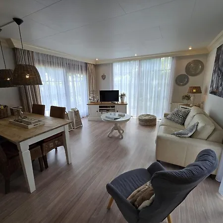 Urbane In With Terrace And Garden * חרדרן