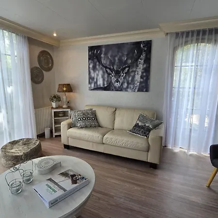 Urbane In With Terrace And Garden בית נופש