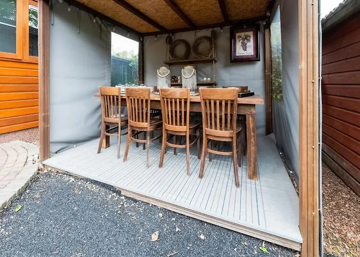 Urbane In With Terrace And Garden *