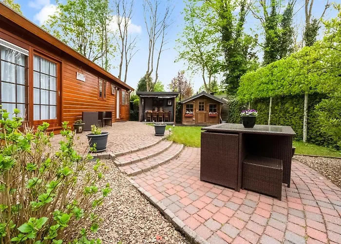 Urbane In With Terrace And Garden * خارديرن