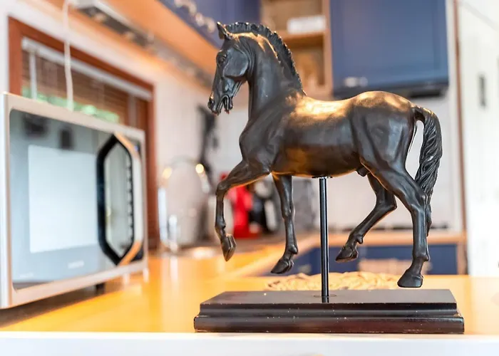 Urbane In With Terrace And Garden *