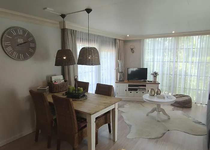 Urbane In With Terrace And Garden بيت للعطل