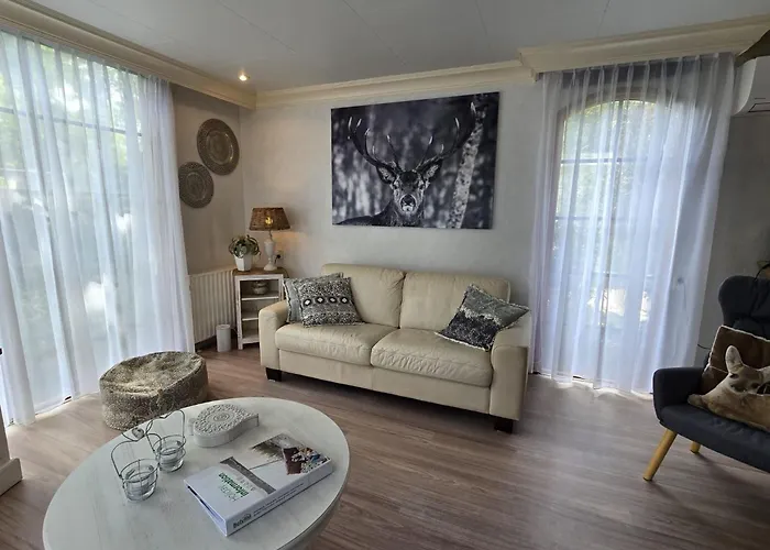 Urbane In With Terrace And Garden بيت للعطل